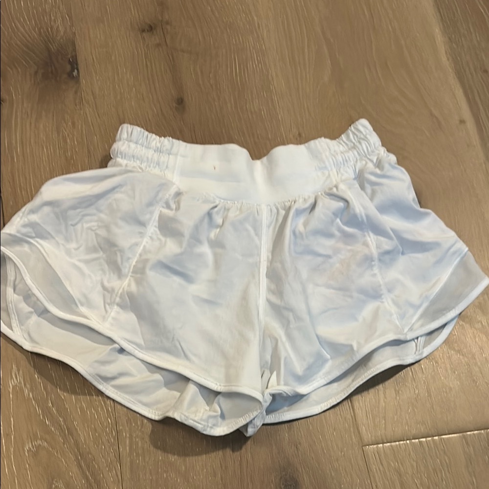 White lululemon hotty hot shorts, low waisted 2.5 inch inseem